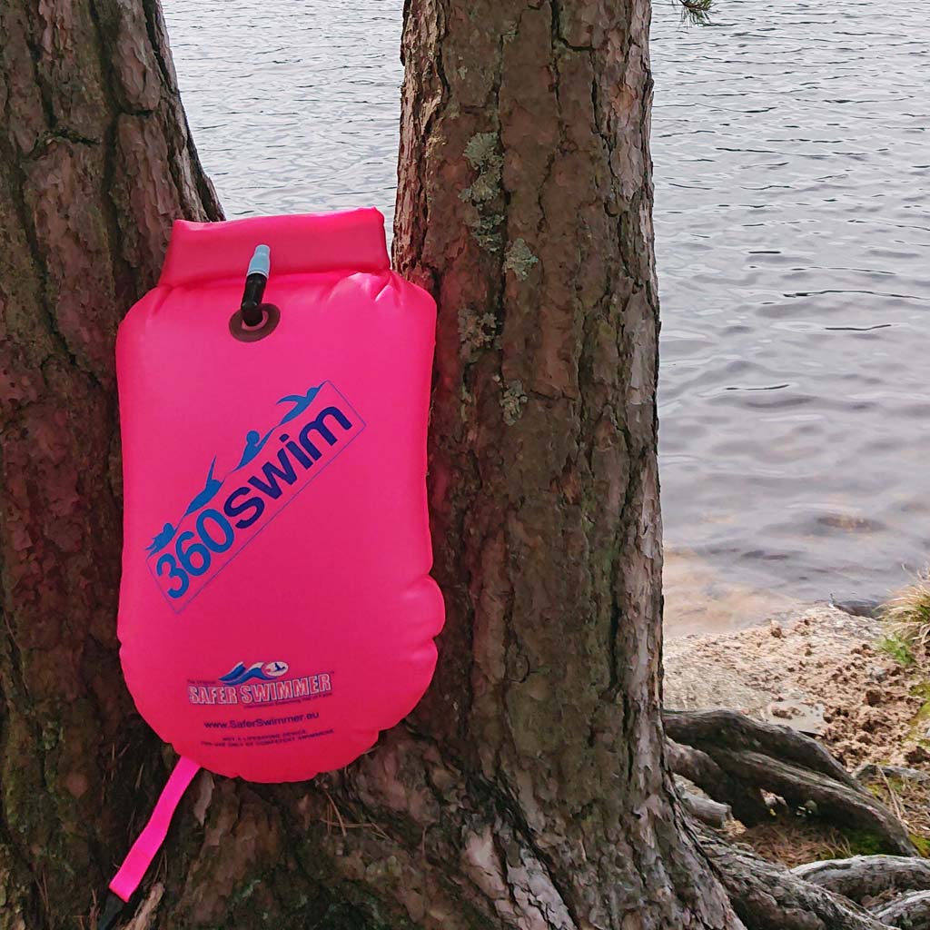 Kestävä pinkki uimapoiju kuivapussilla