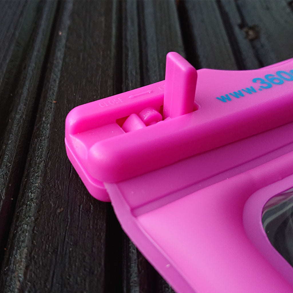 Mecanismo de cierre de una funda de móvil rosa