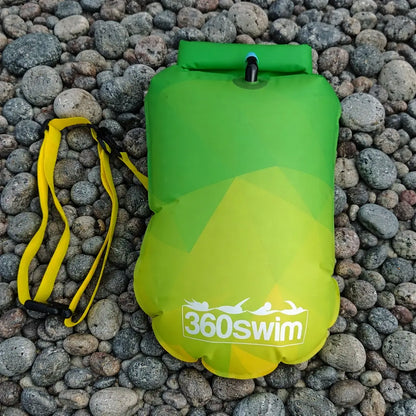 Boa verde e gialla con sacco impermeabile motivo Limeburst per nuotatori in acque libere